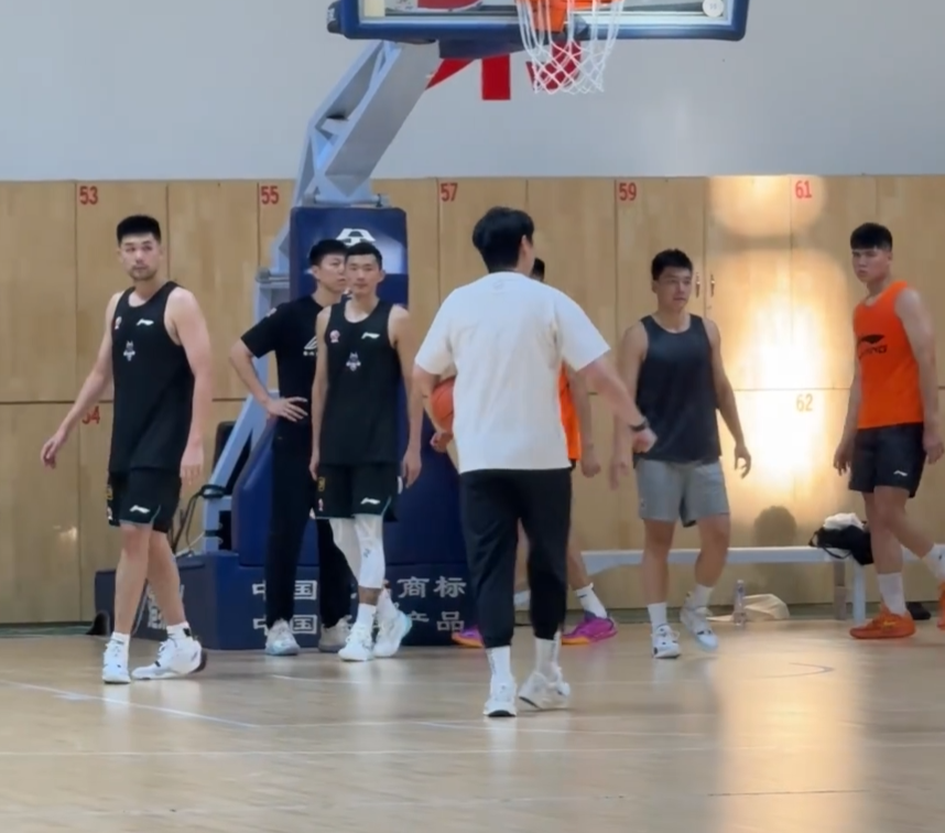 露球员在训, src, dingy 露球员在训, src, dingy