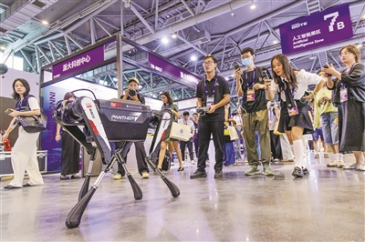 国荣向记者 国荣向记者