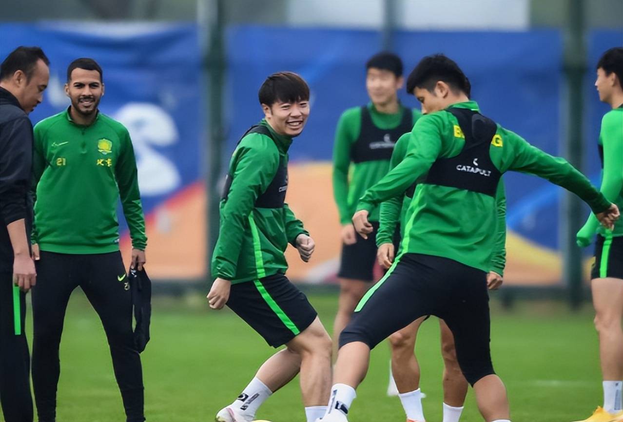 然而在奥古, 完全是两个, 巴西中场奥