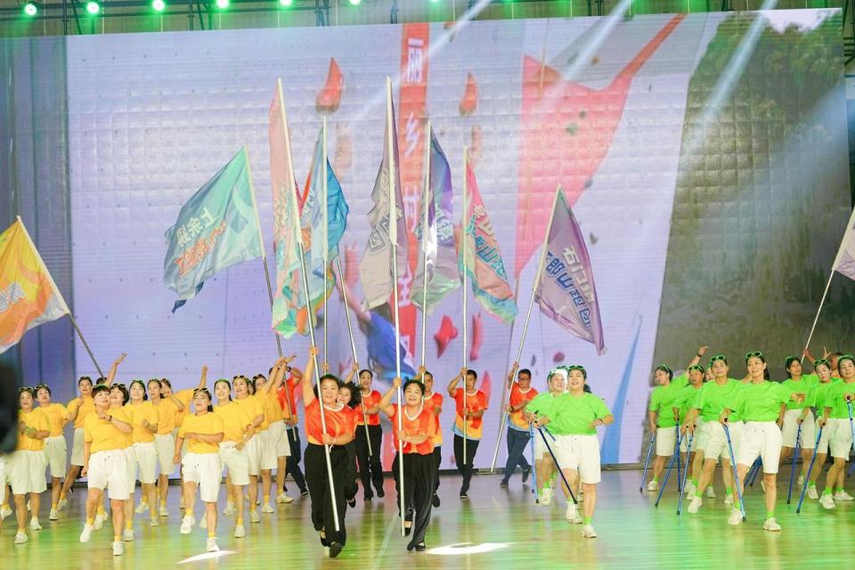 协作共建国, 朝着 协作共建国, 朝着