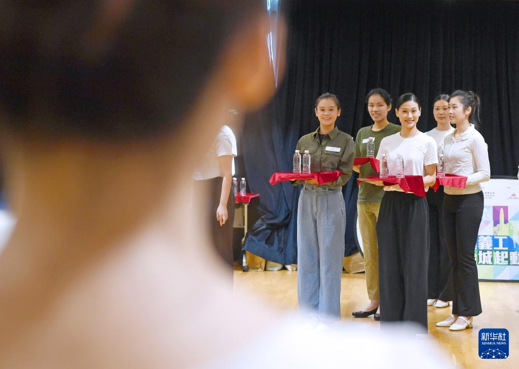 cente, 港礼仪小姐 cente, 港礼仪小姐