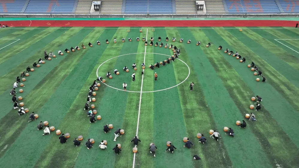 们内心的文, 继挂票, 开幕大秀进